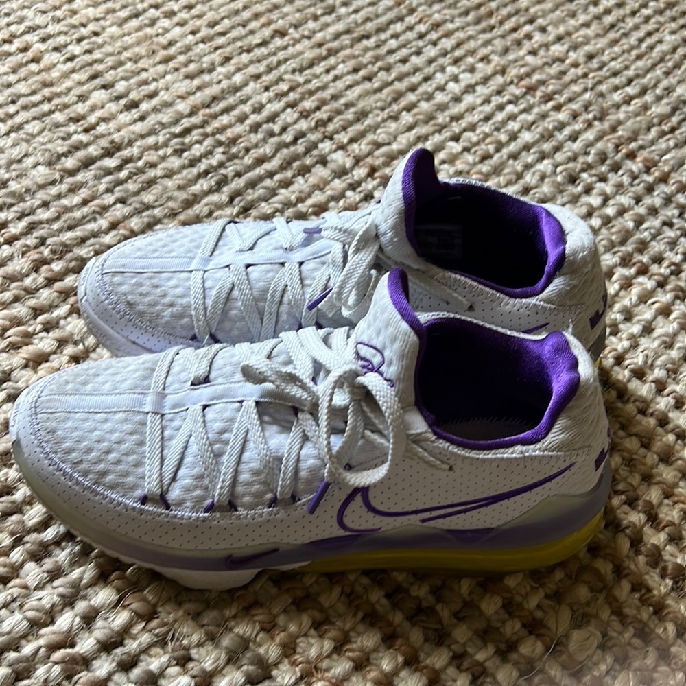 LeBron 17 Low 'Lakers' Sz 9.5